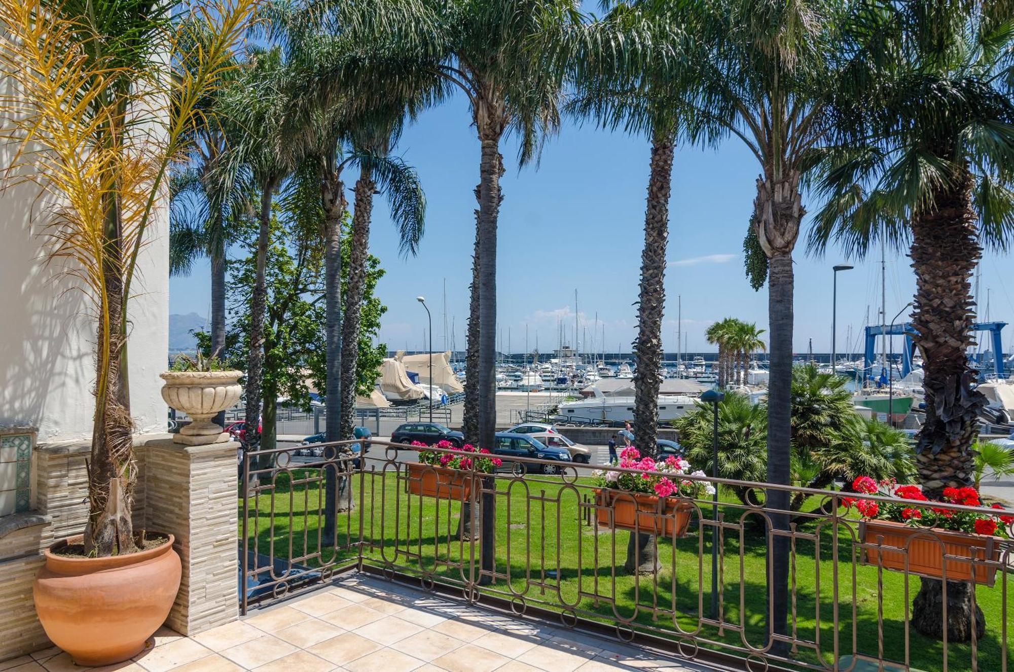 Villa Casa Delle Zammare Fronte Mare Centro Storico Riposto Exterior foto
