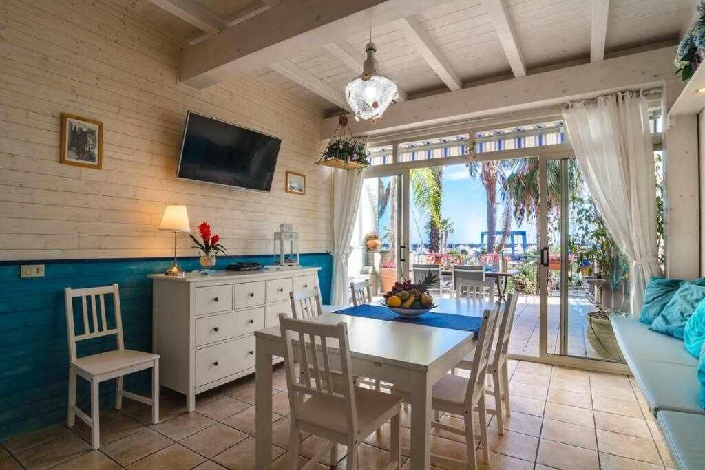 Villa Casa Delle Zammare Fronte Mare Centro Storico Riposto Exterior foto