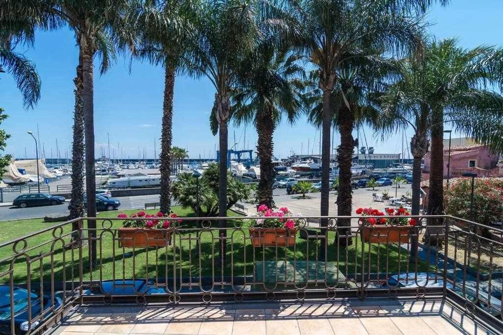 Villa Casa Delle Zammare Fronte Mare Centro Storico Riposto Exterior foto