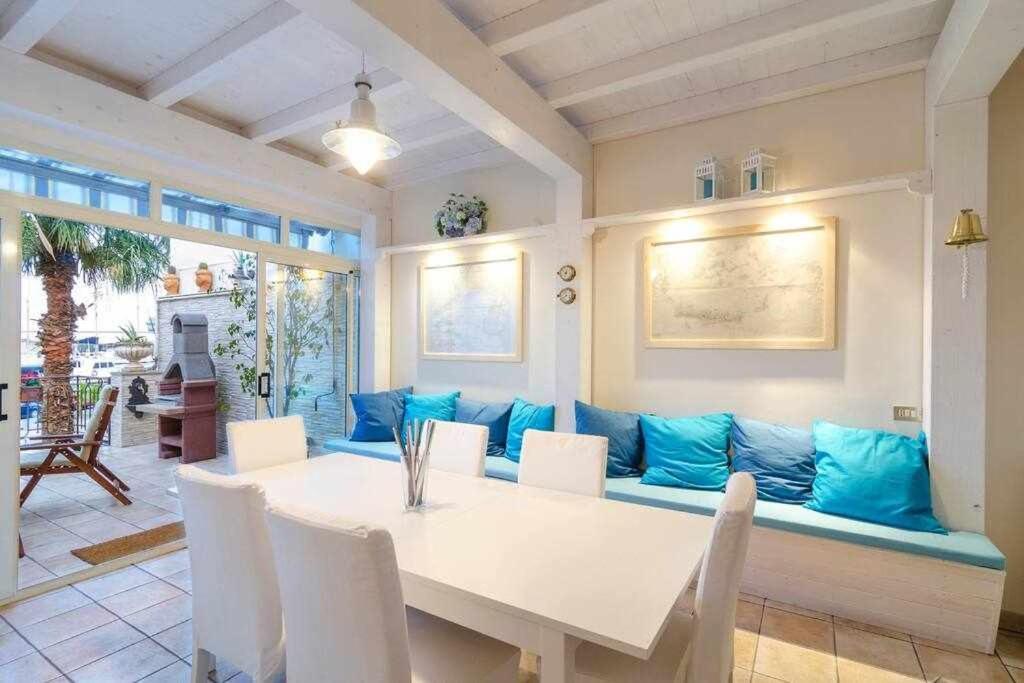 Villa Casa Delle Zammare Fronte Mare Centro Storico Riposto Exterior foto