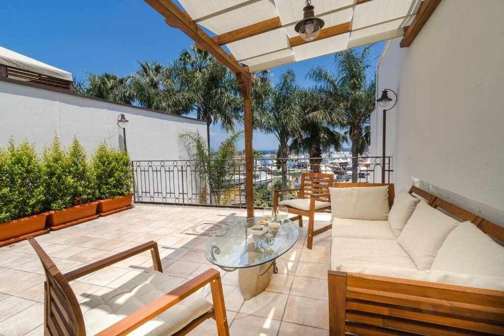 Villa Casa Delle Zammare Fronte Mare Centro Storico Riposto Exterior foto